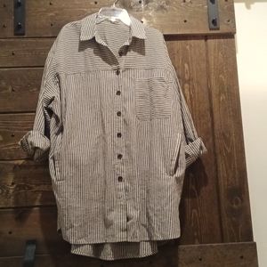 Size Small Oversized Button Up Striped Shirt Dress with Pockets